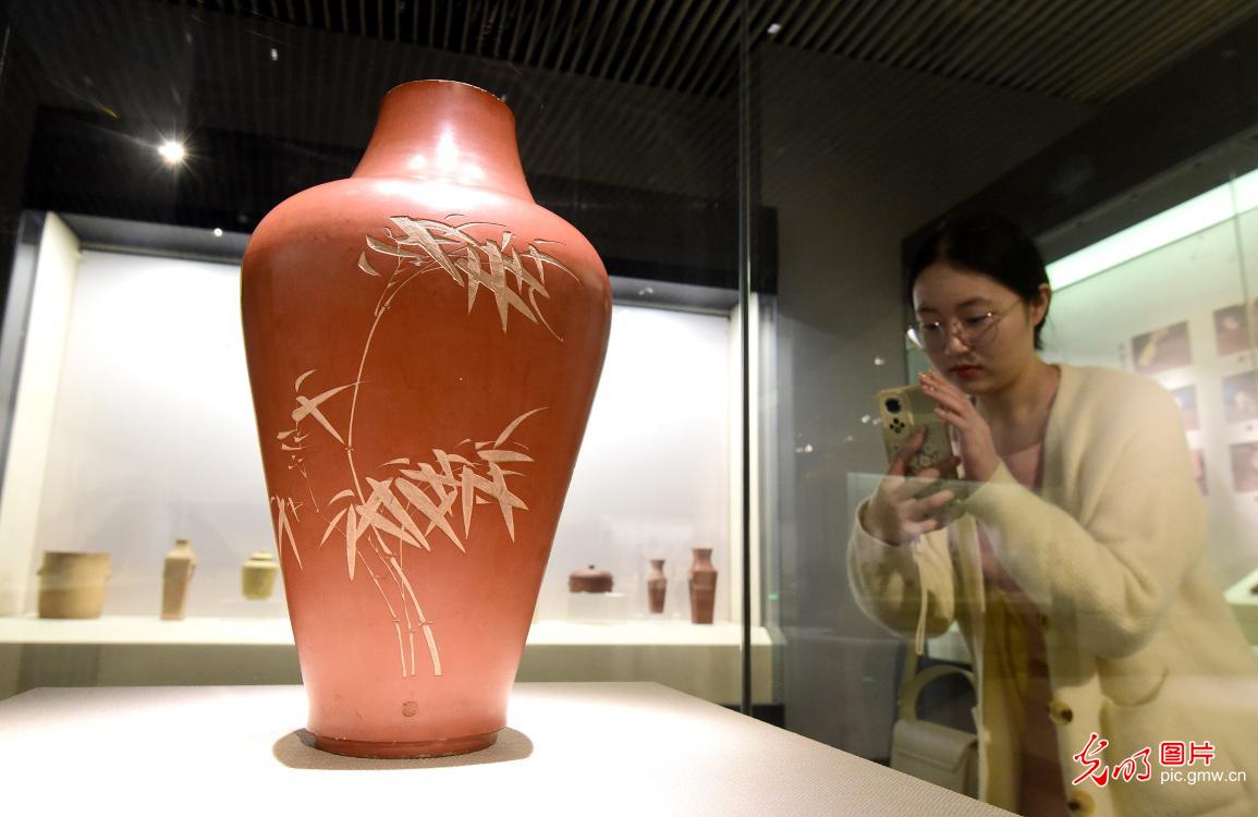 Purple-clay art exhibition open at Handan Museum