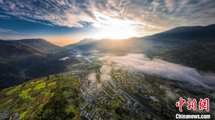 Picturesque scenery of Shuimo Town in mist in SW China’s Sichuan Province