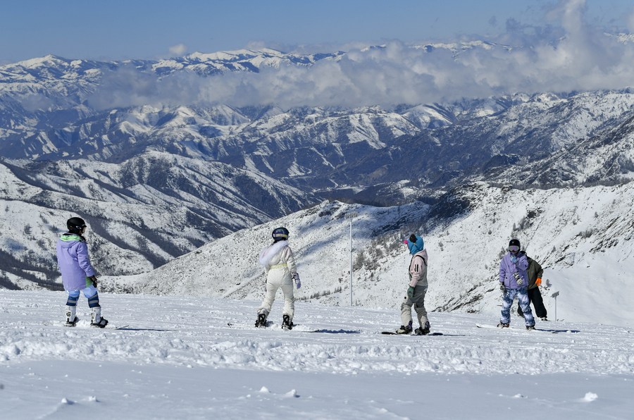 China's Xinjiang sees tourism rebound in May Day holiday