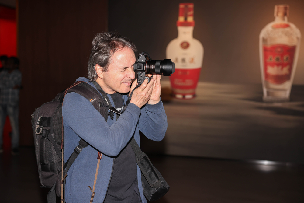 Foreign Photographers Explore China’s Thousand-Year-Old Baijiu Heritage through Wuliangye