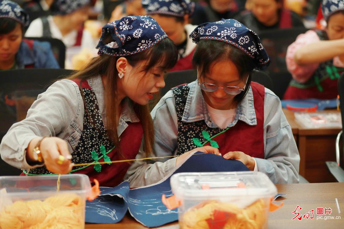 Traditional embroidery promoted to revitalize rural areas in C China's Hubei