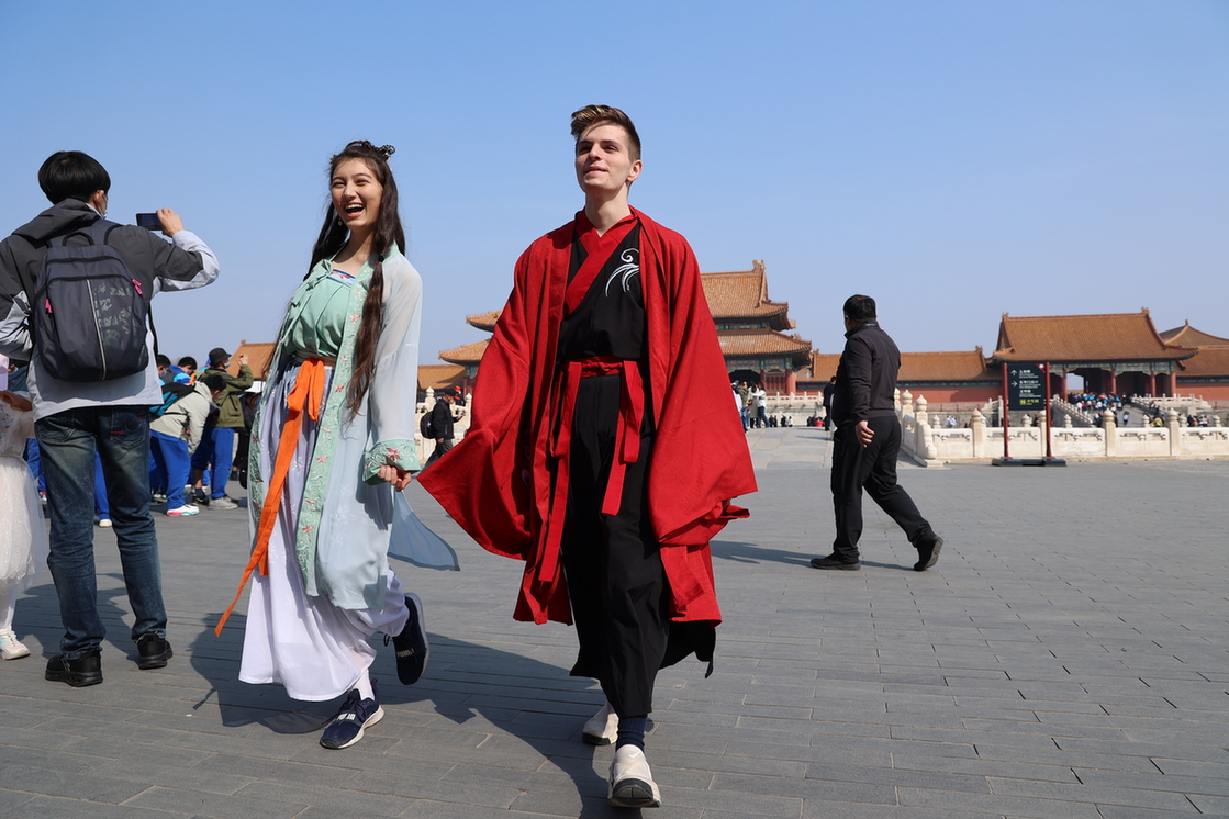 Junior Cultural Ambassadors Visit the Palace Museum