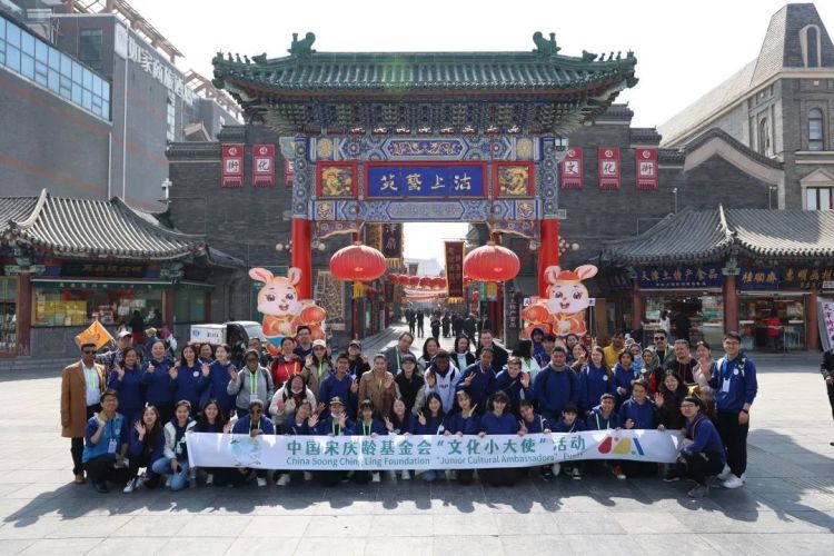 'Junior Cultural Ambassadors' visit Tianjin