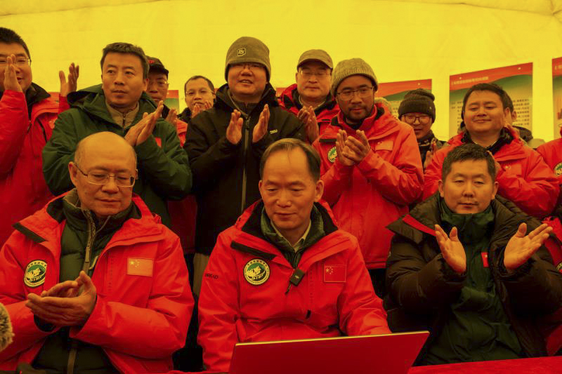 70 years after man's 1st summit, Chinese expedition makes way to world's highest peak
