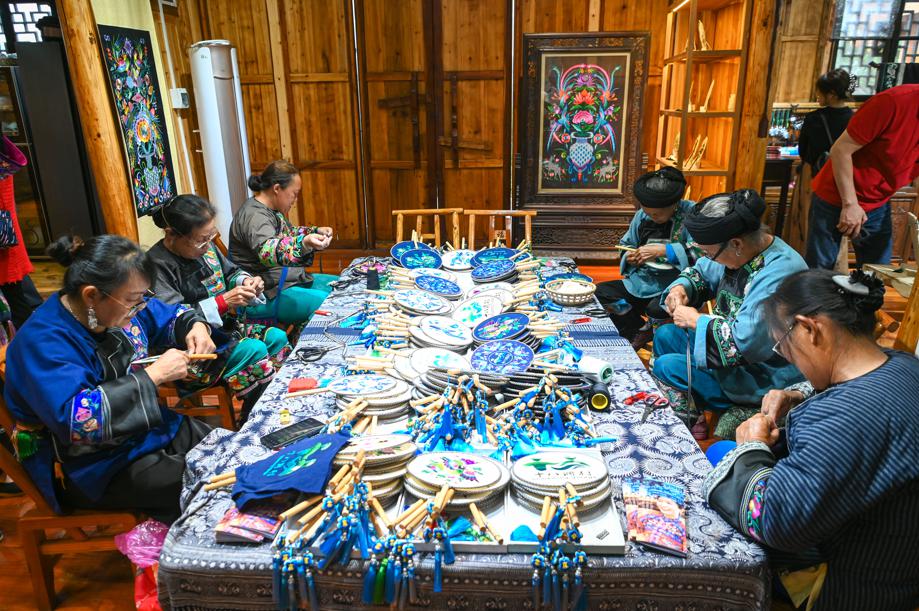 Ethnic intangible heritage on display in Hunan