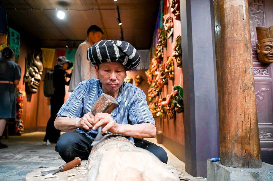 Ethnic intangible heritage on display in Hunan