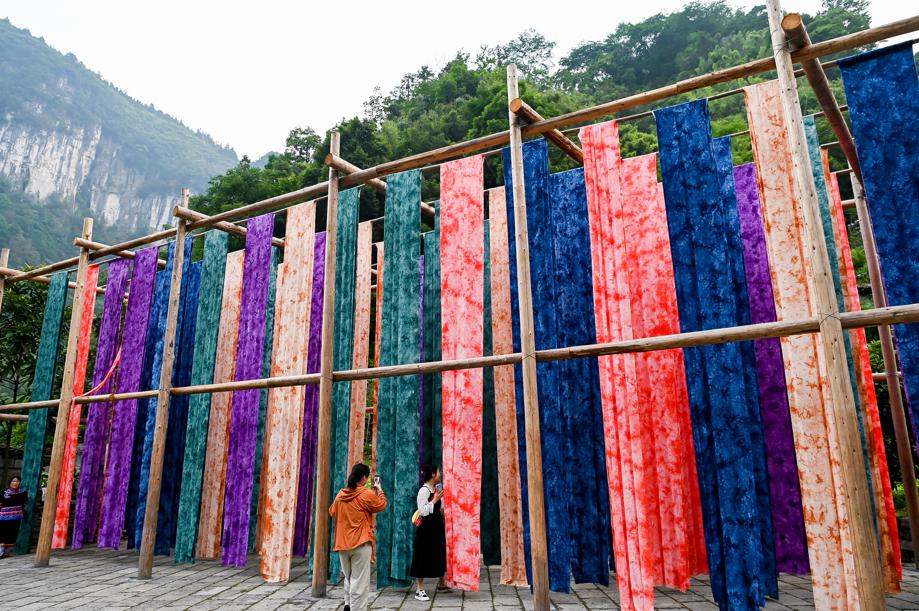 Ethnic intangible heritage on display in Hunan