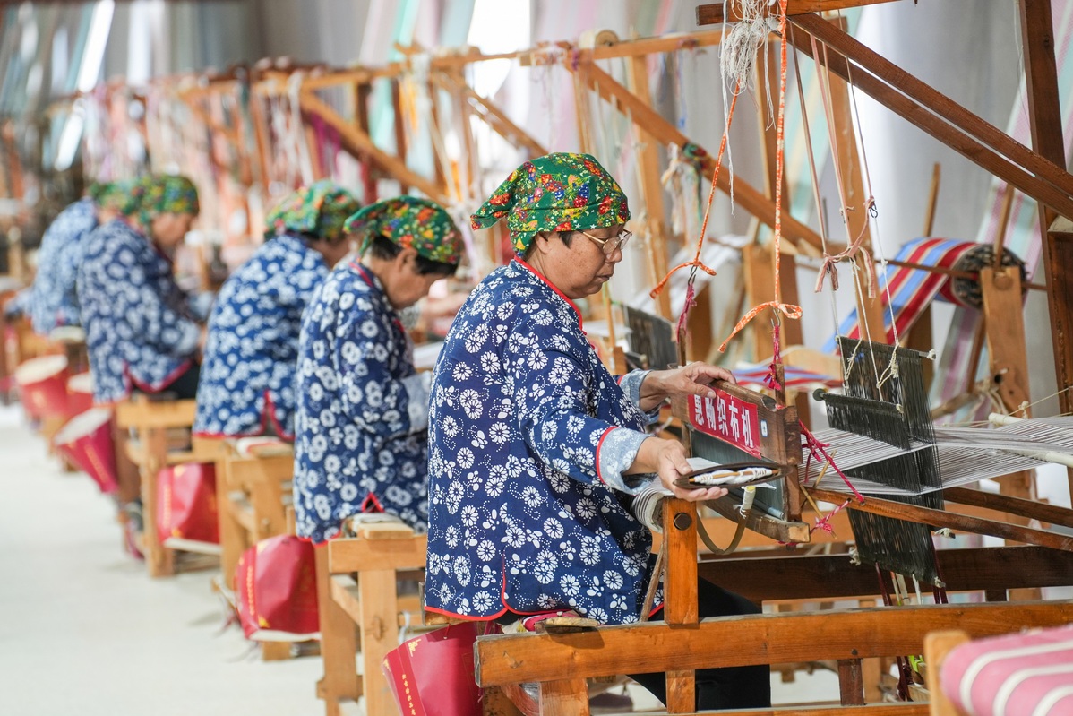 Homespun cloth anchors local industry in Shanxi
