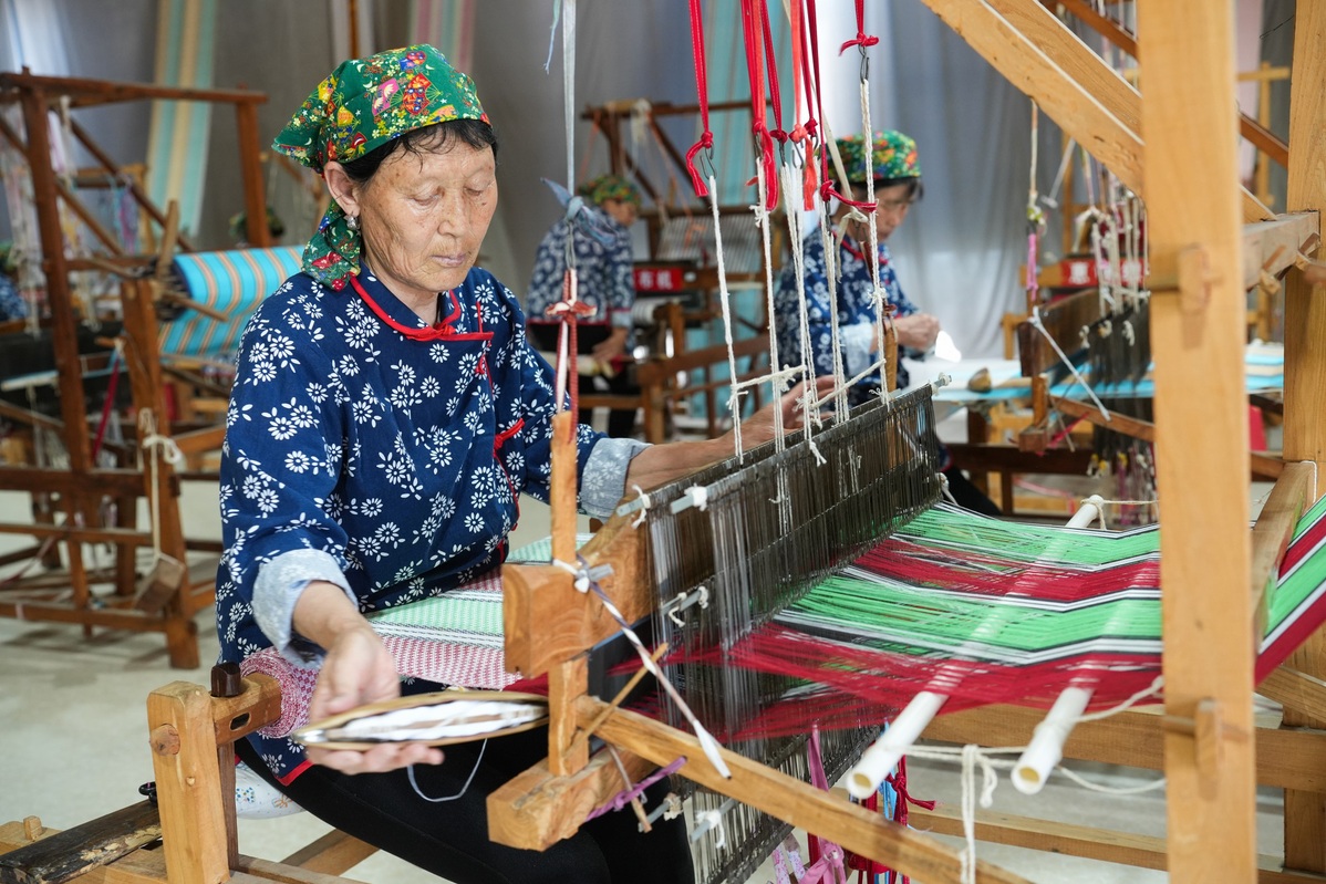 Homespun cloth anchors local industry in Shanxi