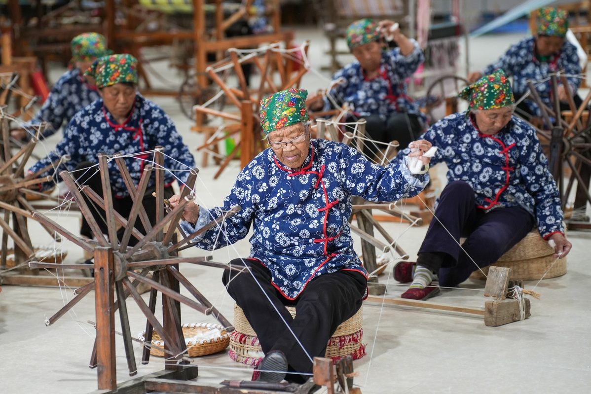 Homespun cloth anchors local industry in Shanxi