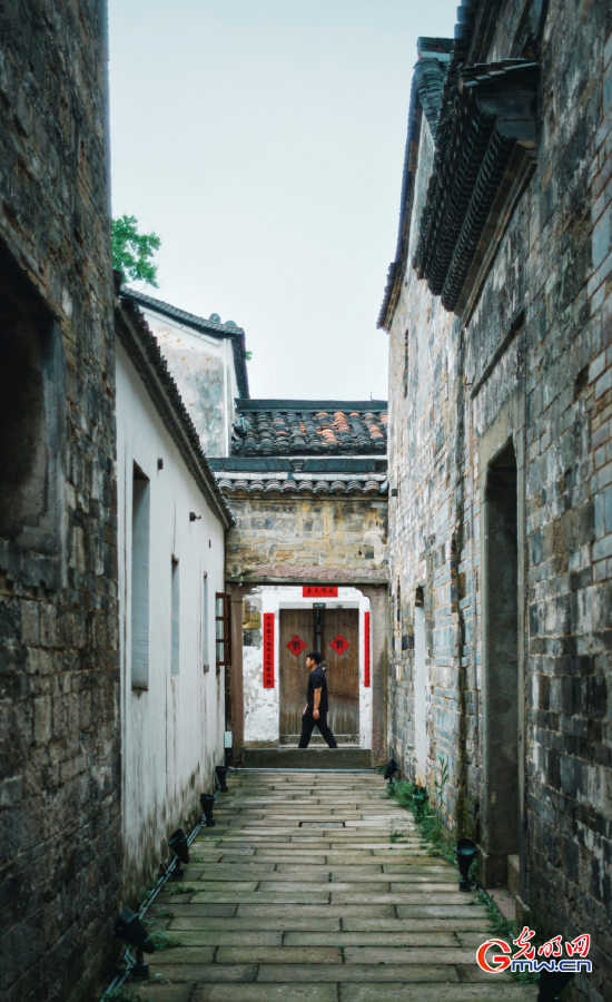 Village-themed paintings enriches spiritual life in E China's Zhejiang