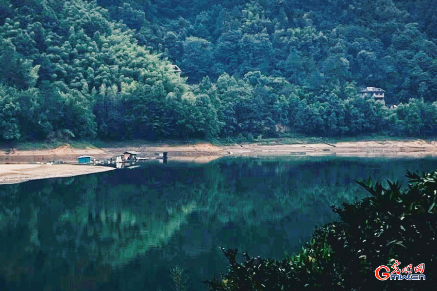 Farmhouse tourism draws visitor in Qianchuan Town of Hangzhou