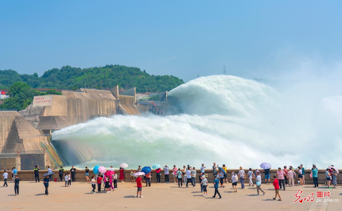 Yellow River Xiaolangdi Reservoir creates majestic water transfer and sand adjustment scene