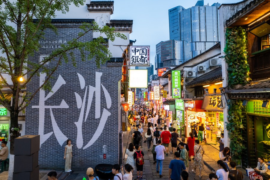 China's economy maintains recovery momentum as consumption gains traction