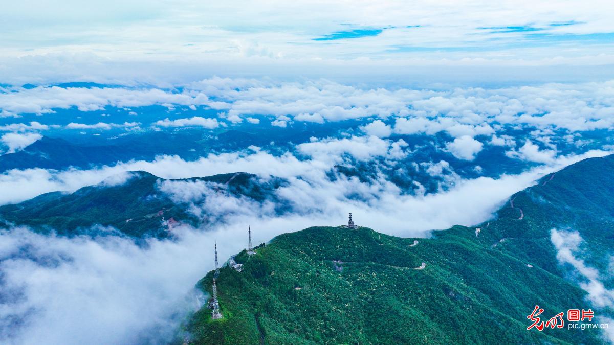 Ganzhou City of E China’s Jiangxi: Sea of clouds steaming picturesquely