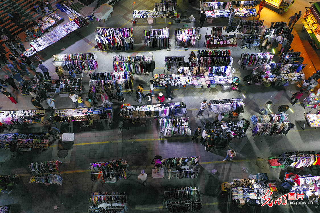 Hainan Tibetan Autonomous Prefecture in NW China’s Qinghai: “night shopping” releases new vitality of consumption