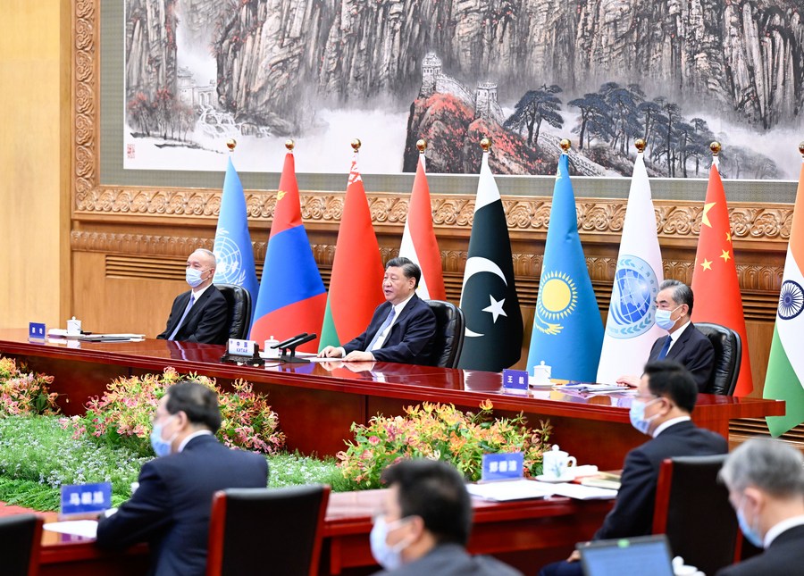2nd LD-Writethru-Xinhua Headlines: Xi attends SCO summit, calls for unity, coordination