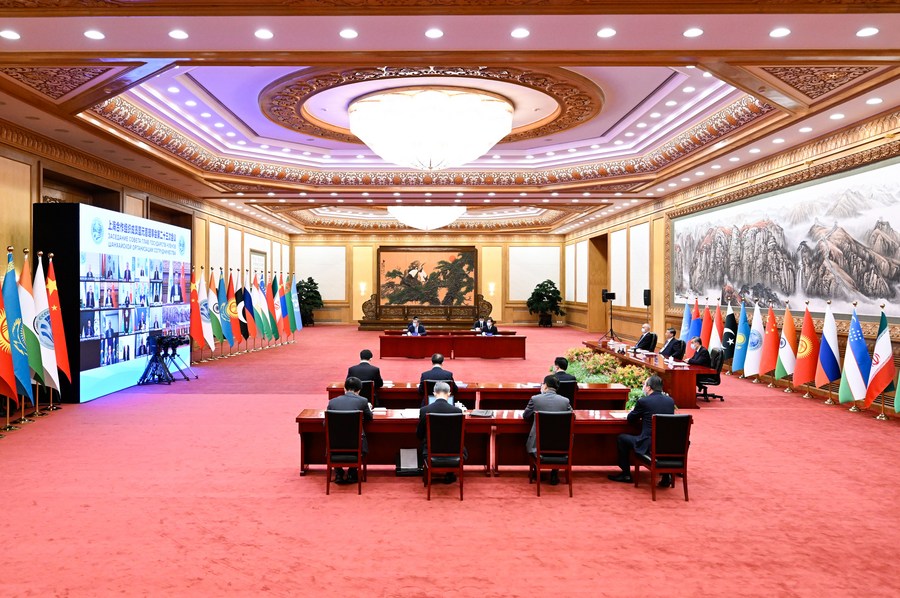 2nd LD-Writethru-Xinhua Headlines: Xi attends SCO summit, calls for unity, coordination