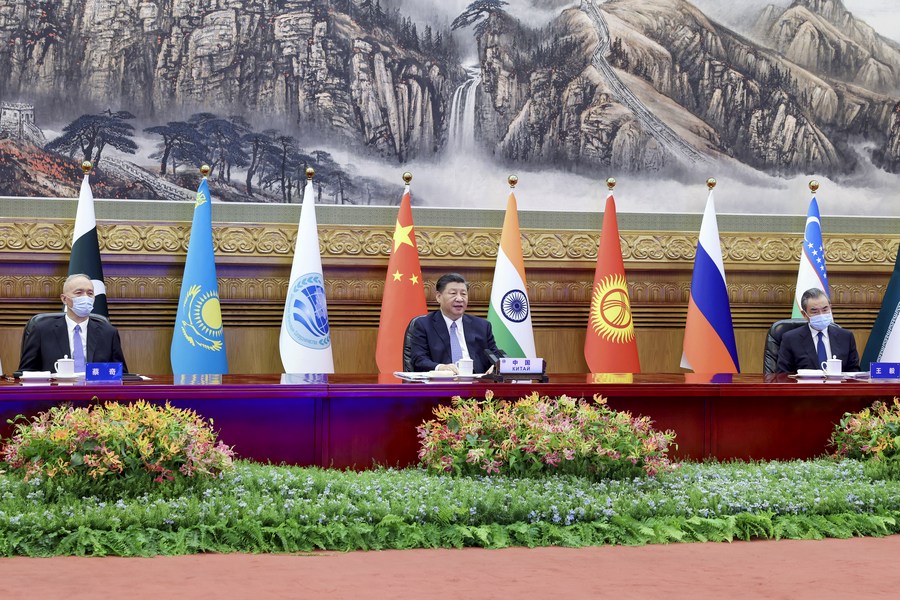 Xinhua Headlines: Xi attends SCO summit, calls for unity, coordination