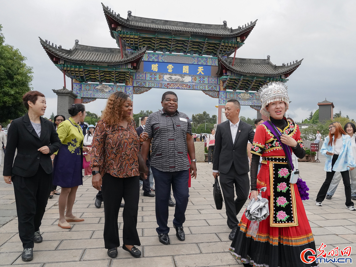 Martin Chungong and delegations visit Yunnan Nationalities Village