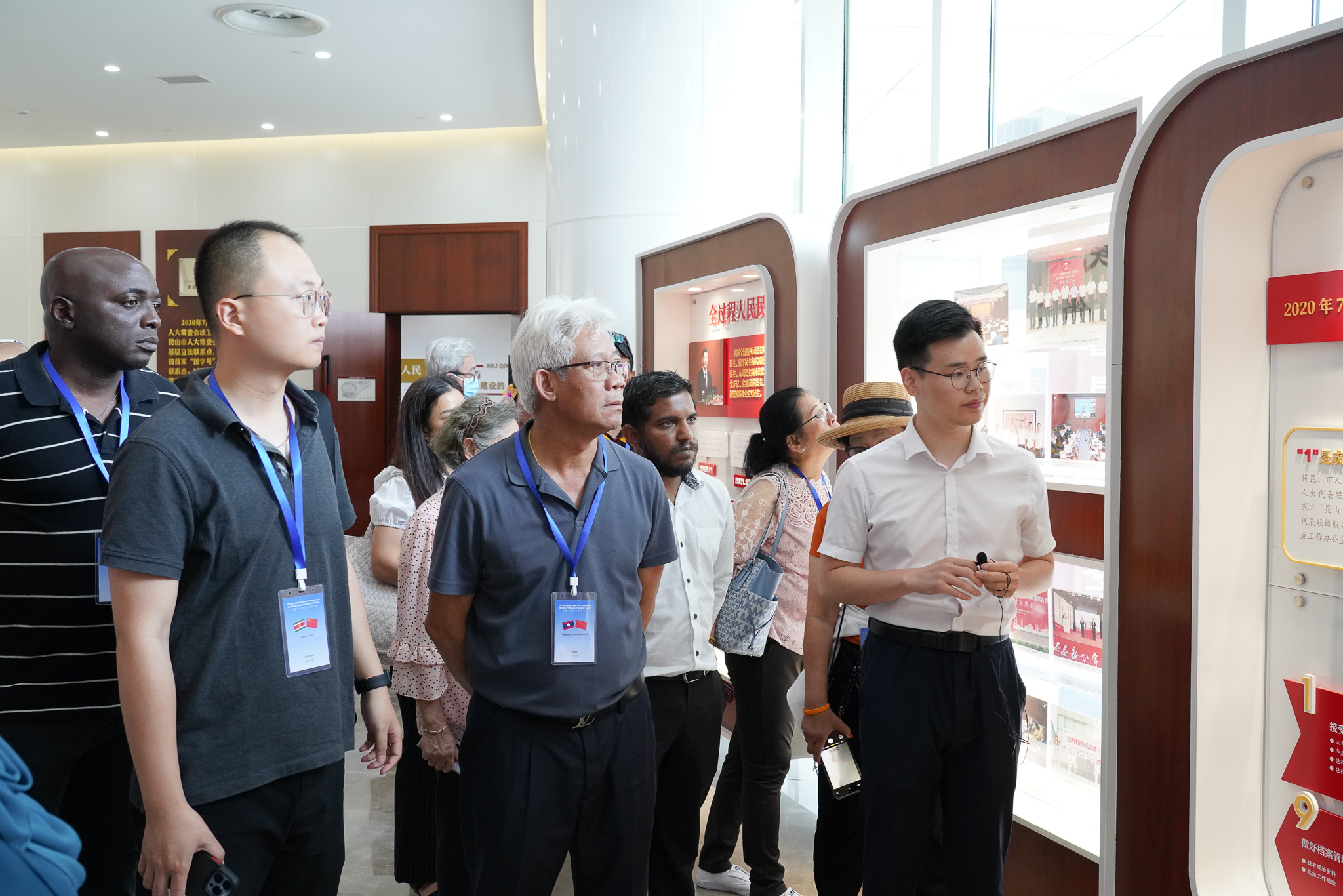 Parliamentarians visit Legislative Outreach Office in E China's Jiangsu