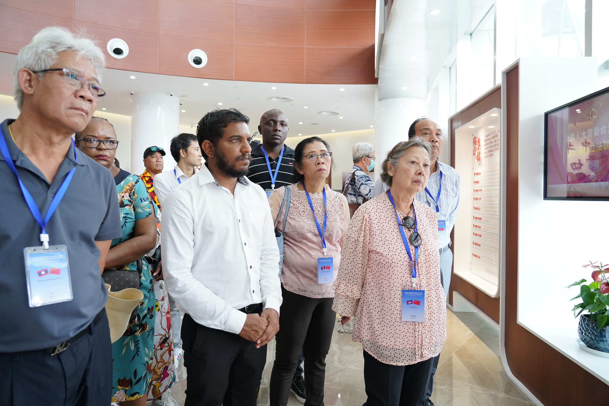 Parliamentarians visit Legislative Outreach Office in E China's Jiangsu