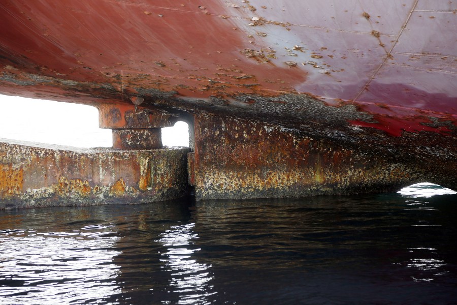 UN transfers oil from decaying tanker to avert environmental disaster off Yemeni coast