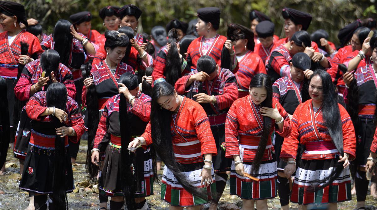 Lots of red appears during Yao festival in Guangxi