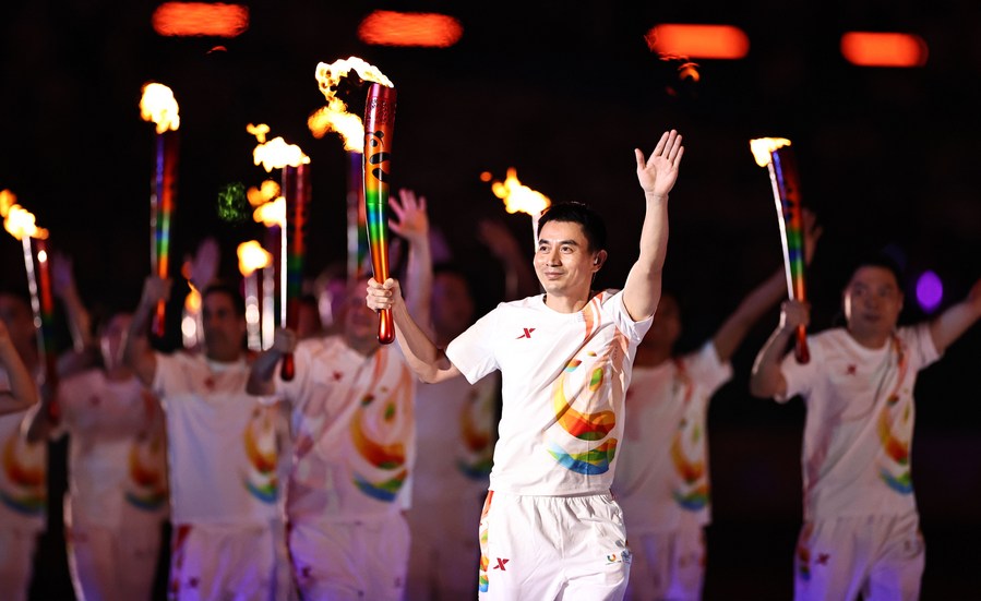 Chengdu Universiade | Cauldron lit at opening ceremony, inspiring youth to forge ahead