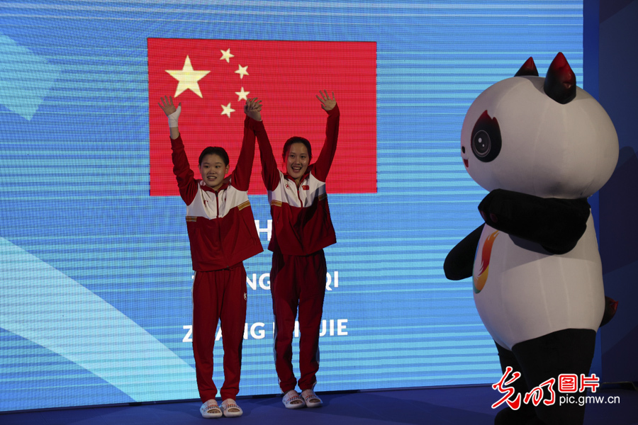 大运会女子双人10米跳中国队夺冠