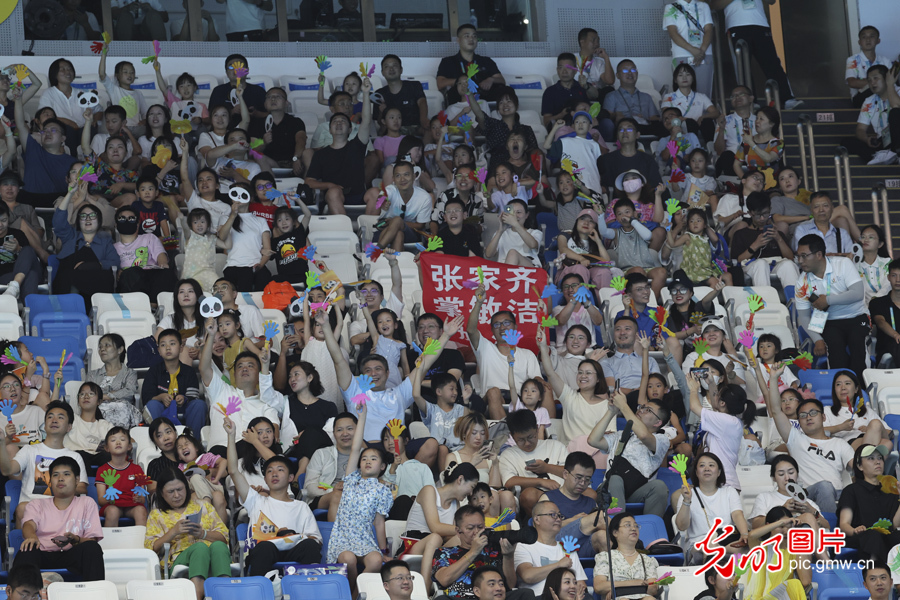 大运会女子双人10米跳中国队夺冠