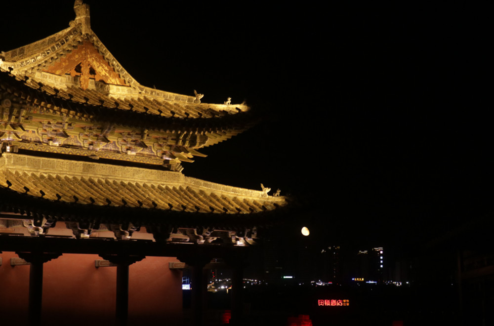 Enchanting Nights: Datong's Ancient City Wall in Splendid Darkness