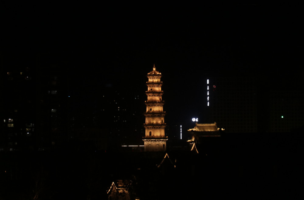 Enchanting Nights: Datong's Ancient City Wall in Splendid Darkness