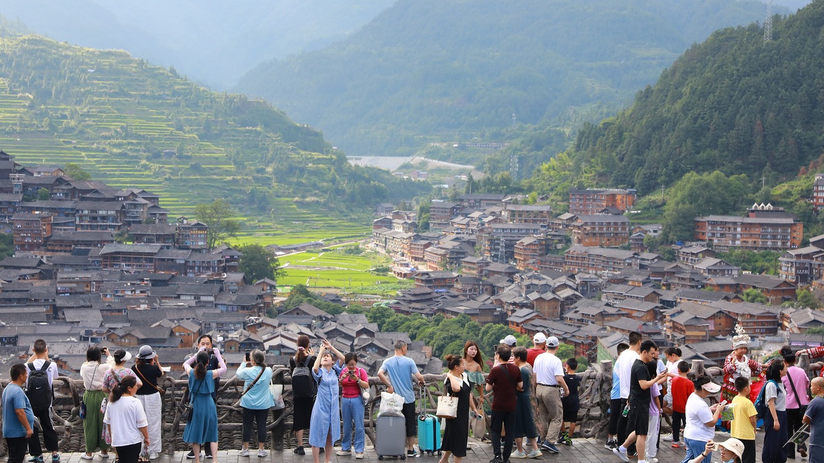 Guizhou village welcomes massive crowds