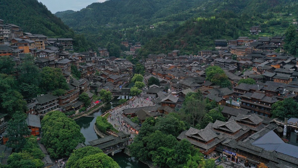 Guizhou village welcomes massive crowds