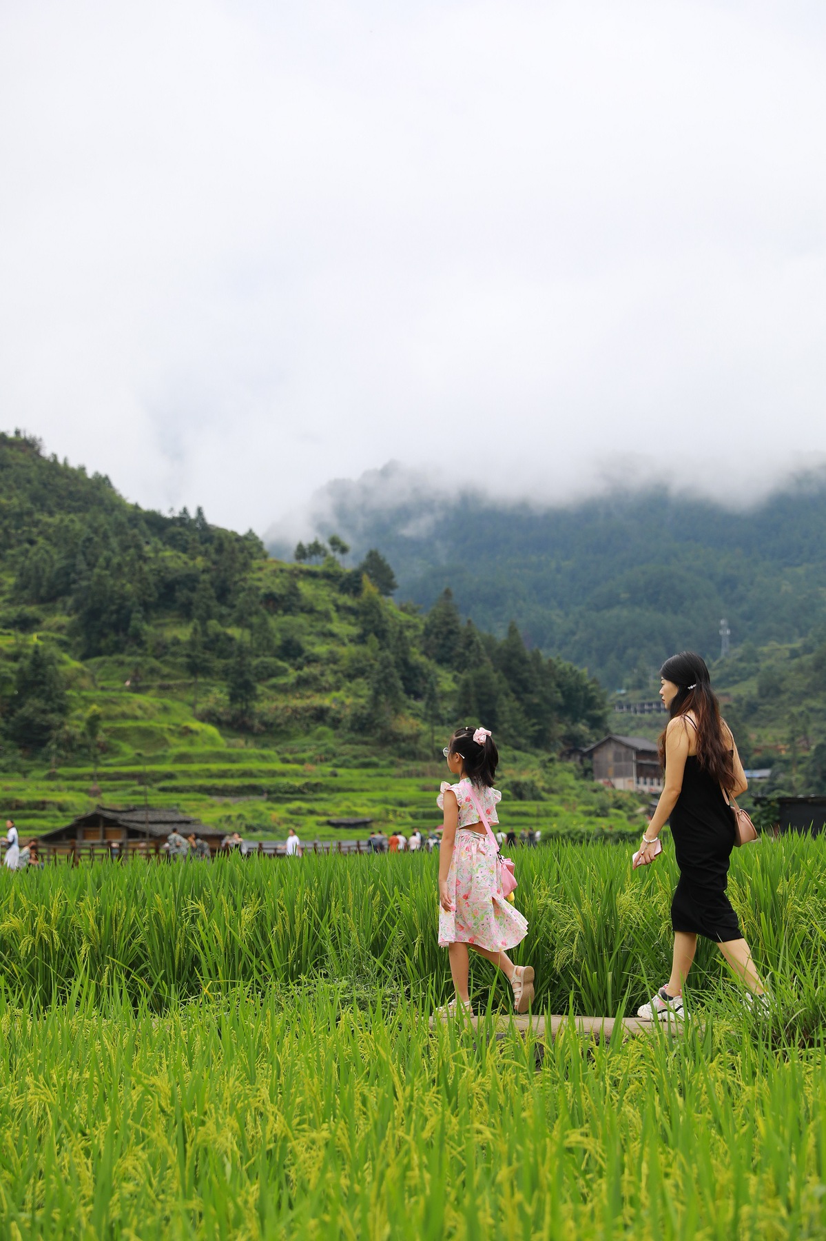 Guizhou village welcomes massive crowds