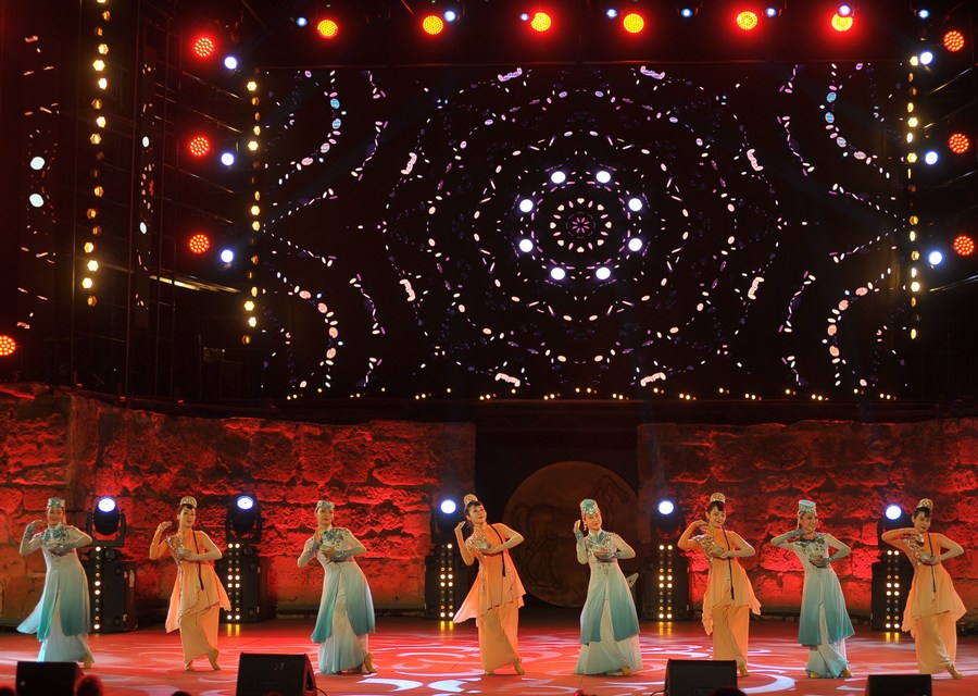 Mideast in Pictures: Chinese art troupe perform during Carthage Int'l Festival in Tunisia