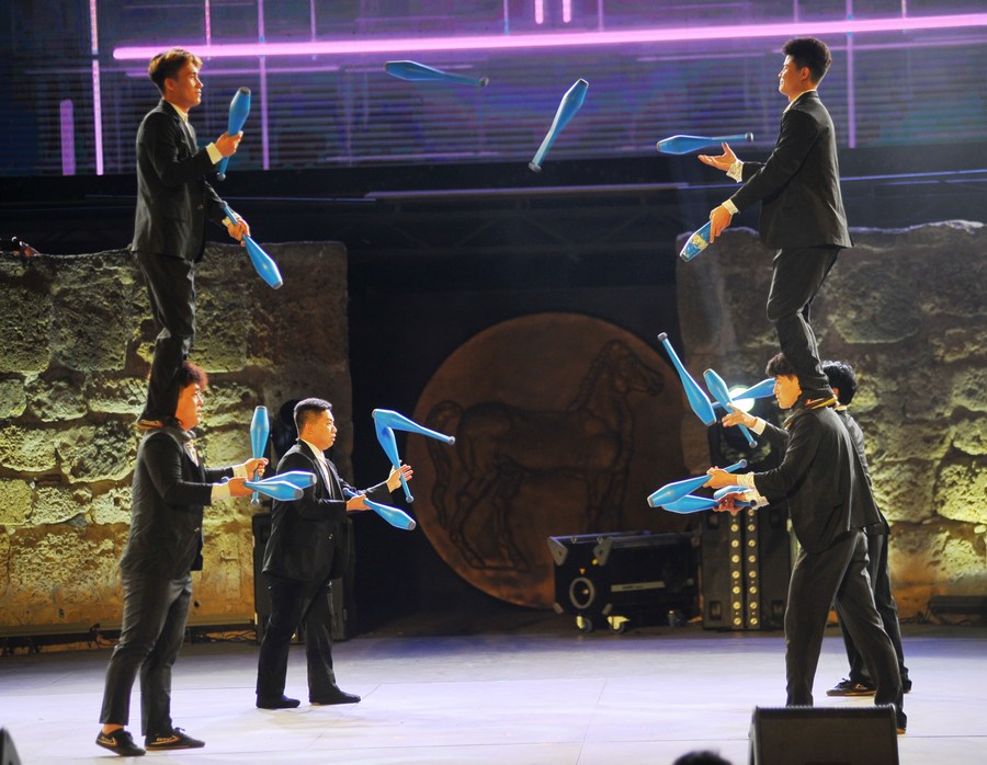 Mideast in Pictures: Chinese art troupe perform during Carthage Int'l Festival in Tunisia