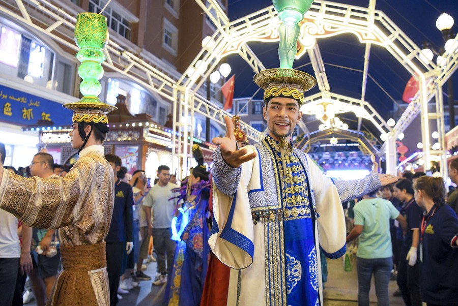 Grand Bazaar in Urumqi: a mirror of vitality of local economy