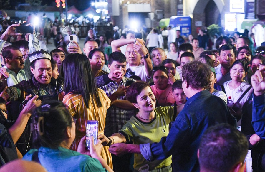 Grand Bazaar in Urumqi: a mirror of vitality of local economy