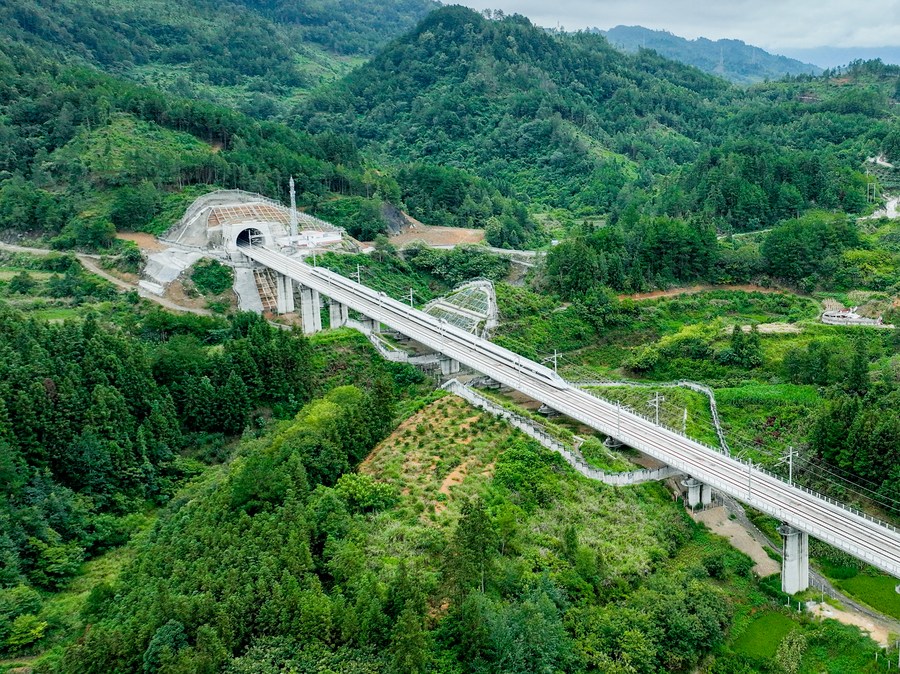 High-speed rail network extends to south China's Karst regions