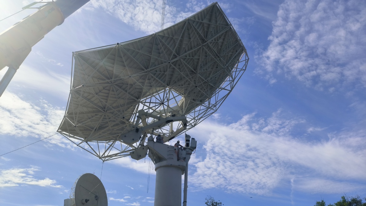 Dish for massive astronomy project begins production in Hebei