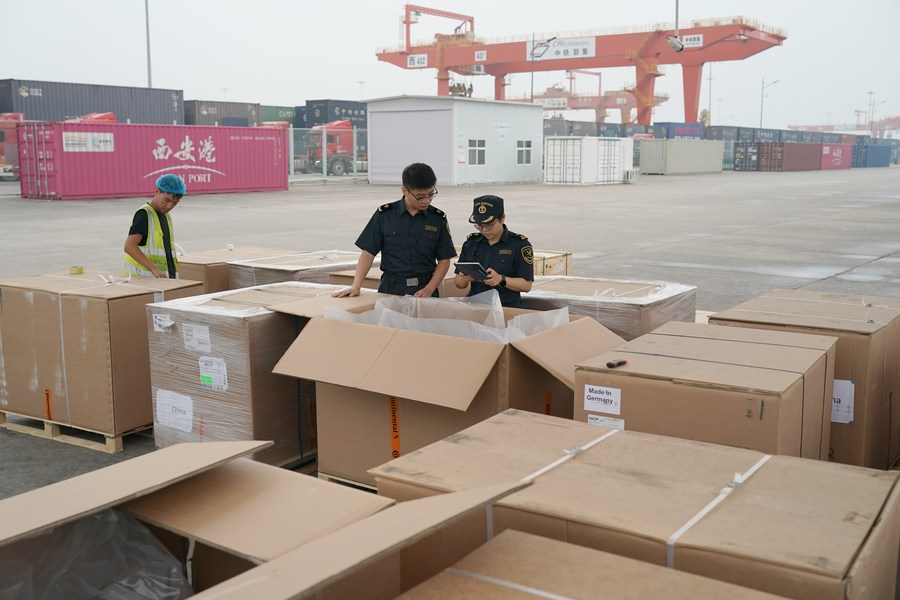 10 years on, Xi'an Int'l Port becomes logistic hub on China-Europe freight train line