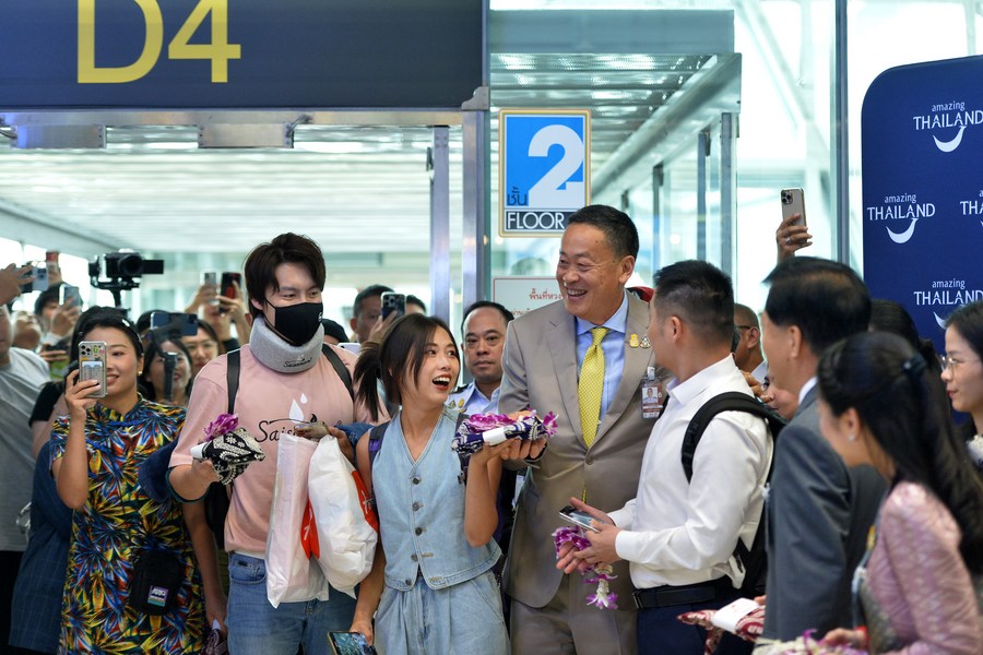 Thai PM greets Chinese tourists on inaugural visa-free day