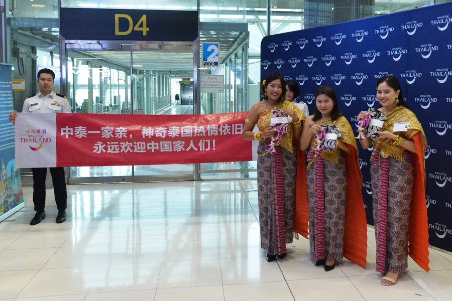 Thai PM greets Chinese tourists on inaugural visa-free day