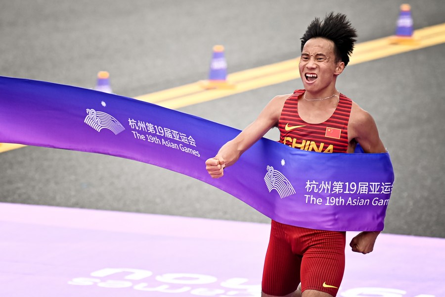 Day 12 Roundup: He Jie breaks new ground for China in men's marathon as the hosts retain women's basketball title