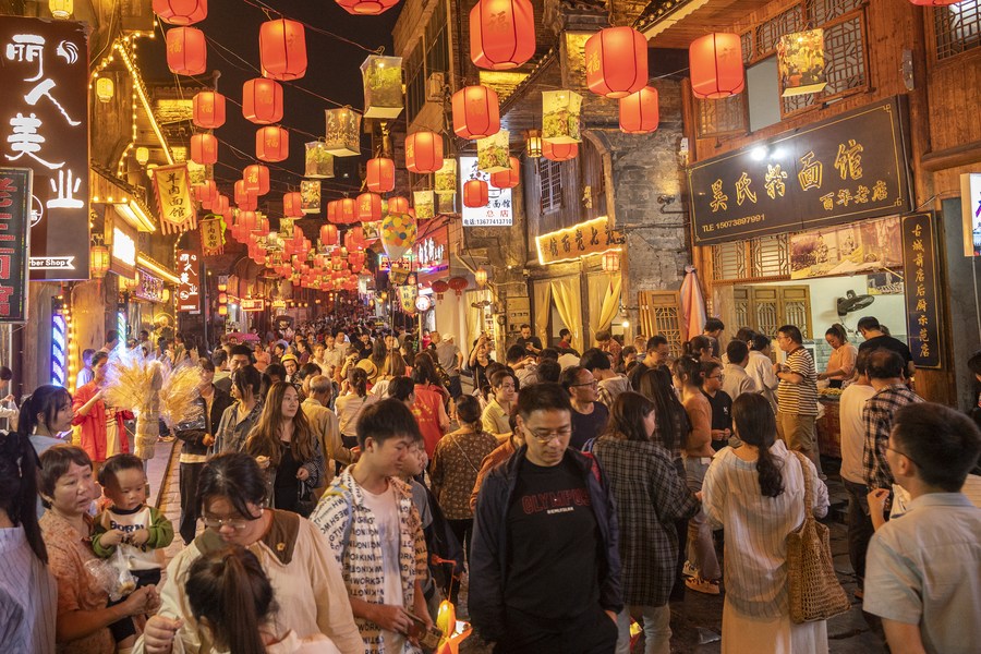Holiday consumption boom mirrors vitality, potential of Chinese economy