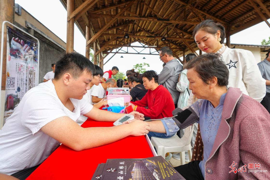 Intangible cultural heritage enjoyed at Double Ninth Festival