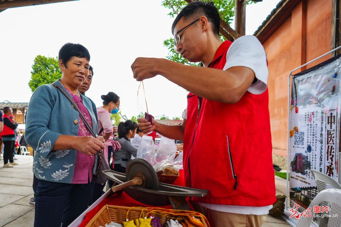 Intangible cultural heritage enjoyed at Double Ninth Festival