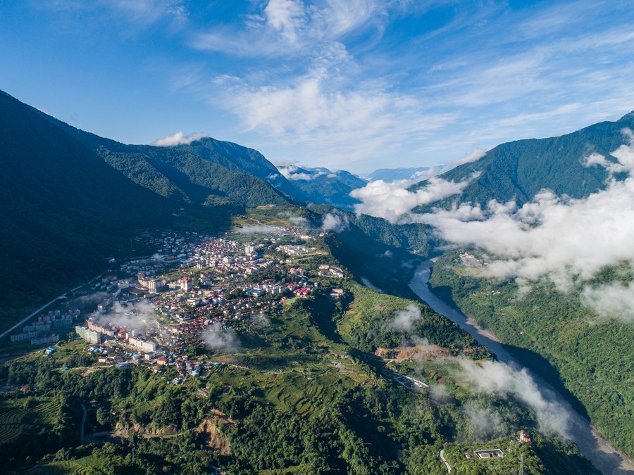 From inaccessibility to wonderland, China's isolated county sees a decade of transformation